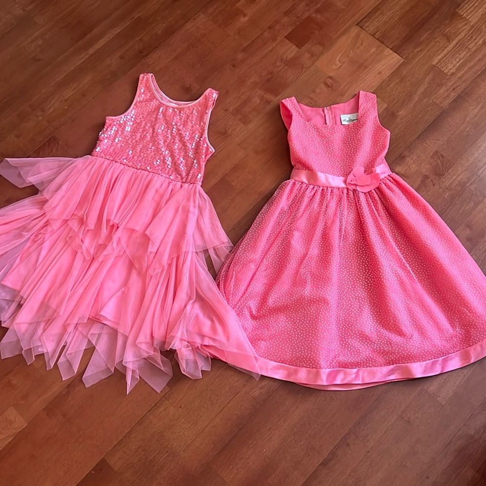 2 GIRLS DRESSES